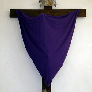 Kreuz verhüllt / Diözese St. Pölten